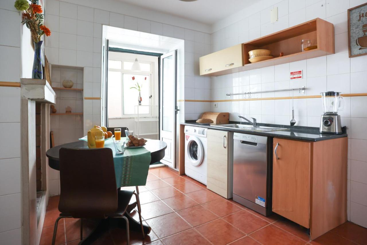 Apartment Center In Lively Bairro Alto! Lisbon
